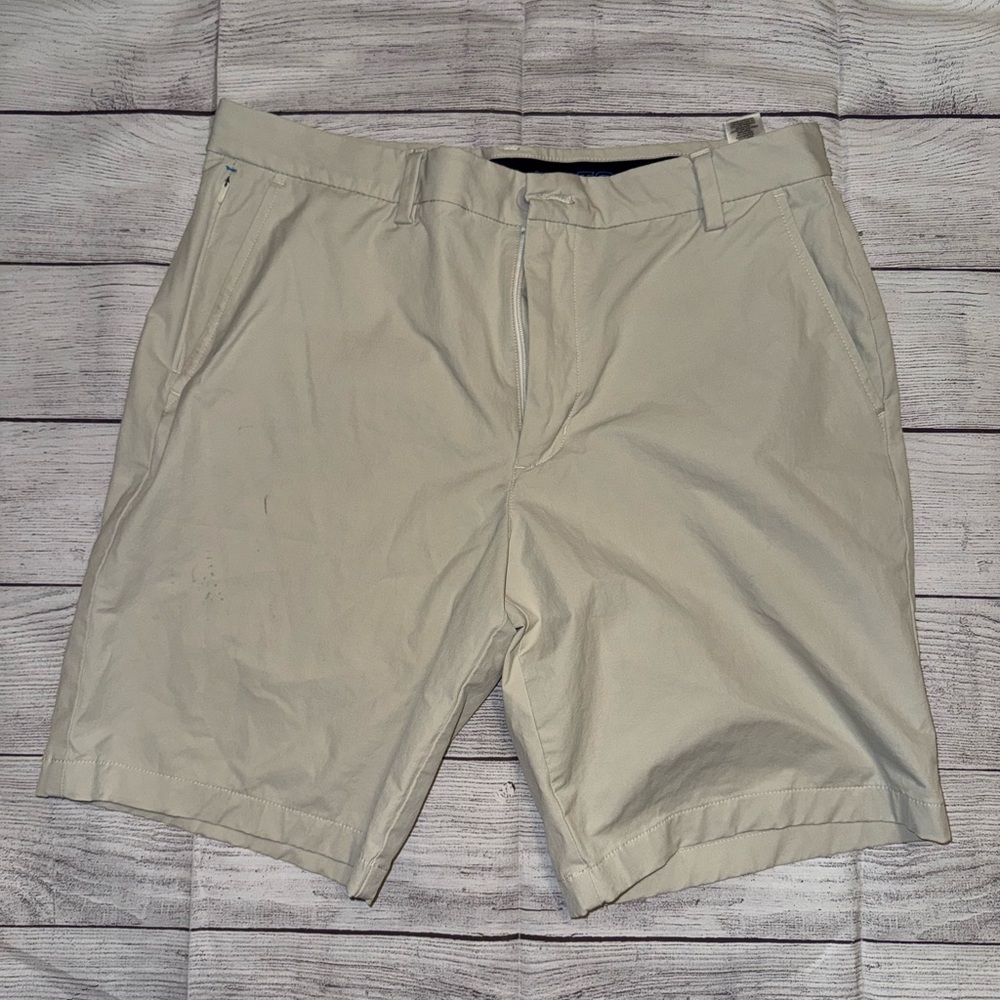 Men's Vineyard Vines On The Go Khaki Shorts